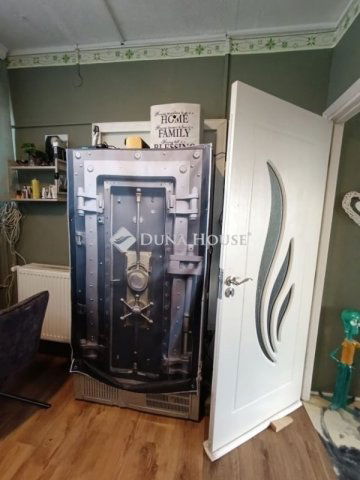 Eladó téglalakás, Mohácson 36 M Ft, 3 szobás