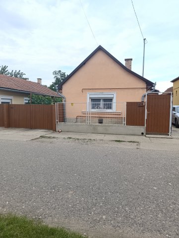 Eladó családi ház, Hajdúböszörményen 39.8 M Ft, 2 szobás