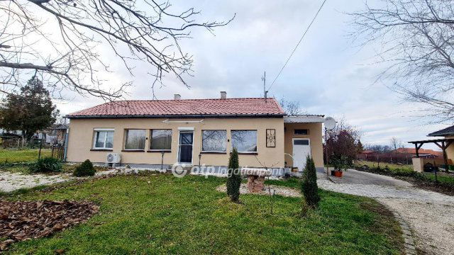 Eladó családi ház, Úrhidán 39.9 M Ft, 2 szobás
