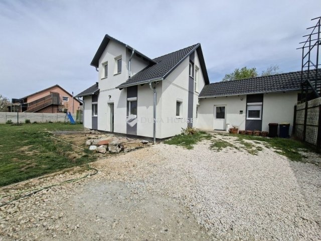 Eladó ikerház, Gyömrőn 99 M Ft, 3 szobás / költözzbe.hu