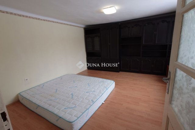 Eladó családi ház, Kiskunfélegyházán 31.99 M Ft, 1 szobás