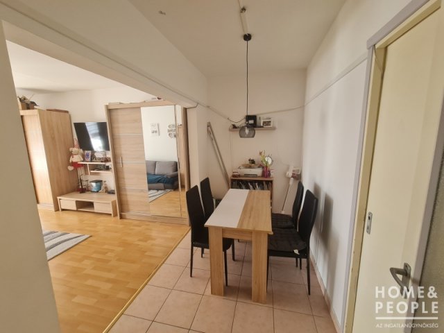 Eladó téglalakás, Szegeden 53.5 M Ft, 2 szobás