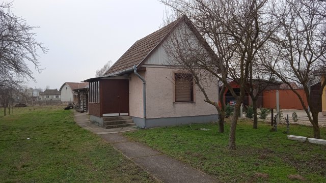 Eladó családi ház, Hosszúpályin 9.9 M Ft, 1 szobás