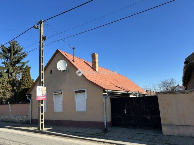 Eladó családi ház, Decsen 9.9 M Ft, 2+1 szobás