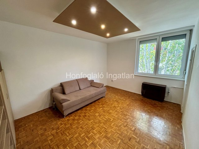 Eladó téglalakás, Nyíregyházán 27.9 M Ft, 1 szobás