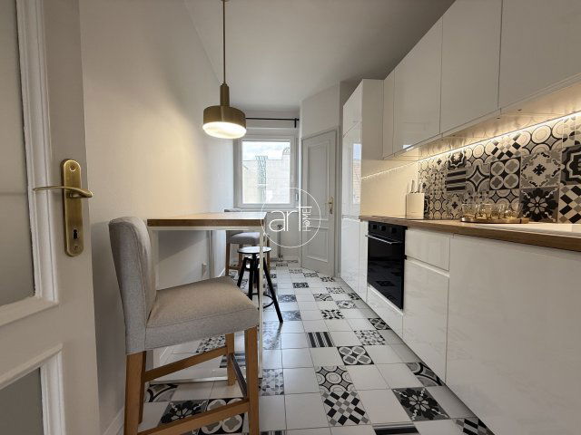 Kiadó téglalakás, albérlet, Szegeden, Dugonics téren, 4 szobás