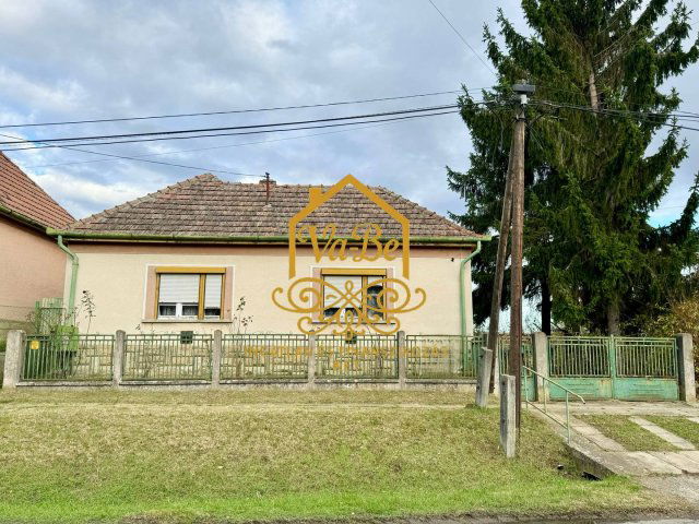 Eladó családi ház, Pétervásárán 11 M Ft, 2 szobás