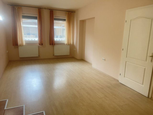 Kiadó téglalakás, albérlet, Baján 120 E Ft / hó