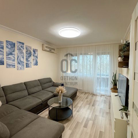 Eladó panellakás, Szegeden 52.9 M Ft, 2 szobás