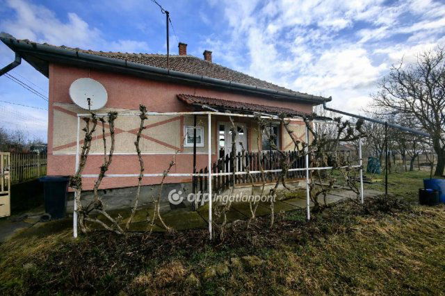 Eladó családi ház, Bucsán 14.99 M Ft, 3 szobás