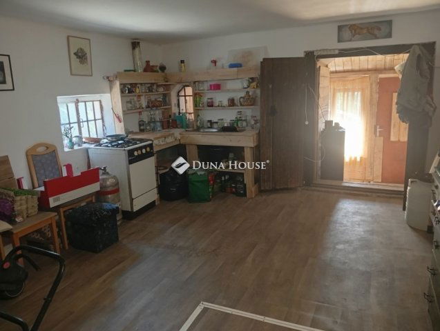 Eladó családi ház, Sárkeresztesen 11 M Ft, 3 szobás