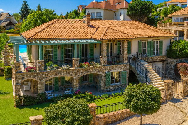 Eladó családi ház, Velencén 385 M Ft, 5 szobás