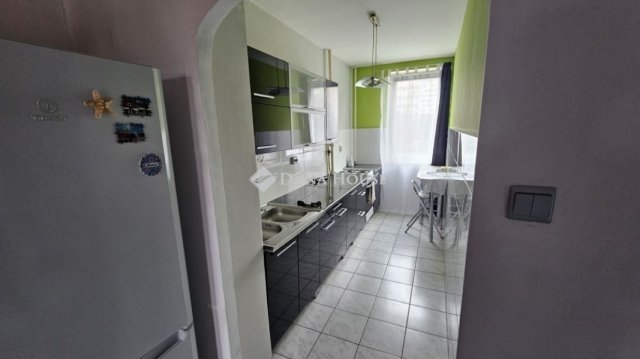 Eladó panellakás, Veszprémben 49.9 M Ft, 2 szobás