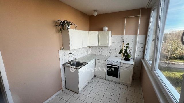 Eladó téglalakás, Egerben 45.5 M Ft, 2 szobás