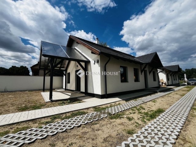 Eladó ikerház, Tápiószecsőn 79.9 M Ft, 4 szobás