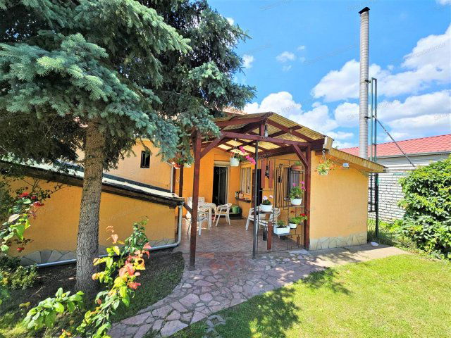 Eladó családi ház, Tatabányán 57 M Ft, 3 szobás