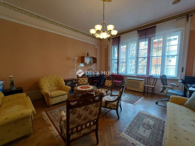 Eladó téglalakás, Szolnokon, Táncsics Mihály utcában 95 M Ft