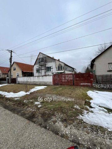 Eladó családi ház, Szirmabesenyőn 31.9 M Ft, 3 szobás
