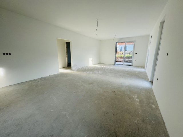 Eladó ikerház, Nagytarcsán 105 M Ft, 4 szobás