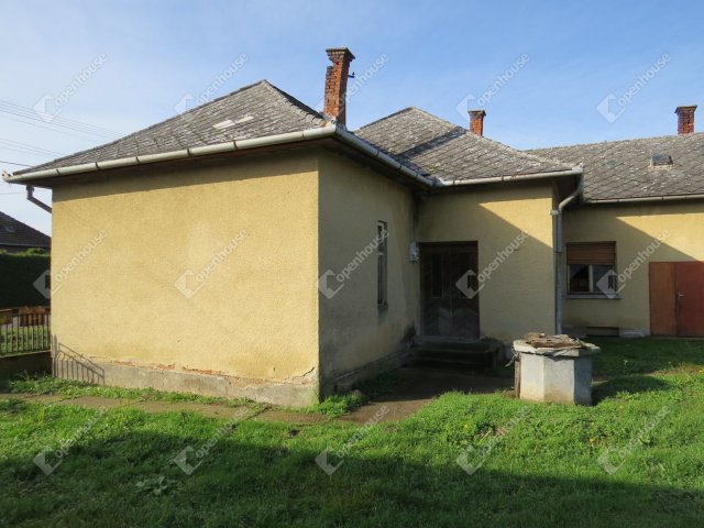 Eladó családi ház, Zalabaksán 18 M Ft, 4 szobás