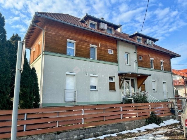 Eladó téglalakás, Pécsett 89 M Ft, 3 szobás