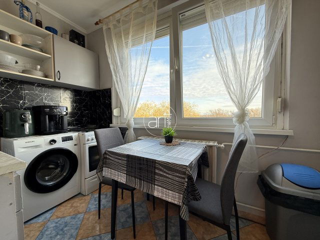 Eladó panellakás, Szegeden 42.8 M Ft, 2+1 szobás