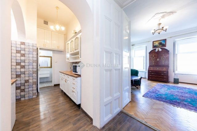 Eladó téglalakás, Budapesten, V. kerületben 149.9 M Ft, 2 szobás