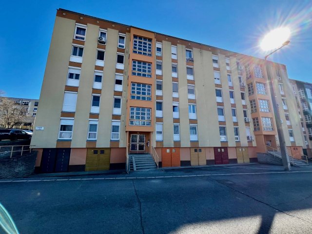 Eladó téglalakás, Pécsett 59.9 M Ft, 2+1 szobás