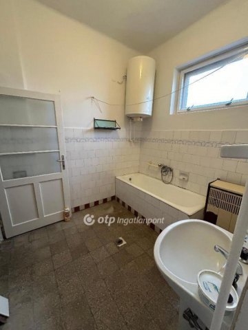 Eladó családi ház, Konyáron 19 M Ft, 2 szobás