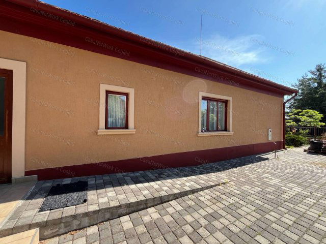 Eladó hotel, Nyársapáton 250 M Ft, 11 szobás