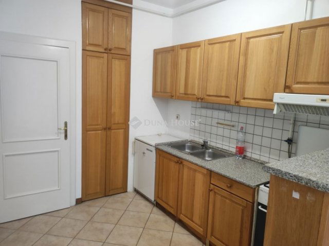 Kiadó téglalakás, albérlet, Pécsett 150 E Ft / hó, 1+1 szobás