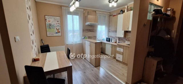 Eladó téglalakás, Pápán 37.9 M Ft, 1+1 szobás