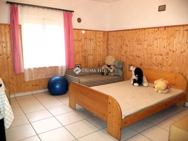 Eladó családi ház, Velencén 39.9 M Ft, 2 szobás