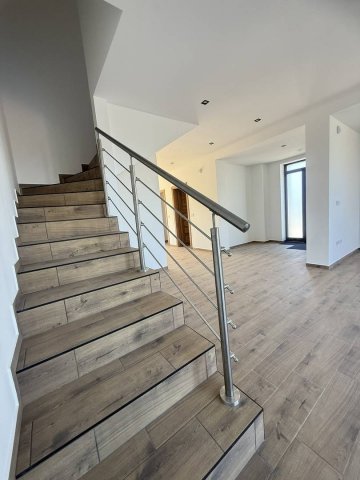 Eladó téglalakás, Vácon 175 M Ft, 4 szobás