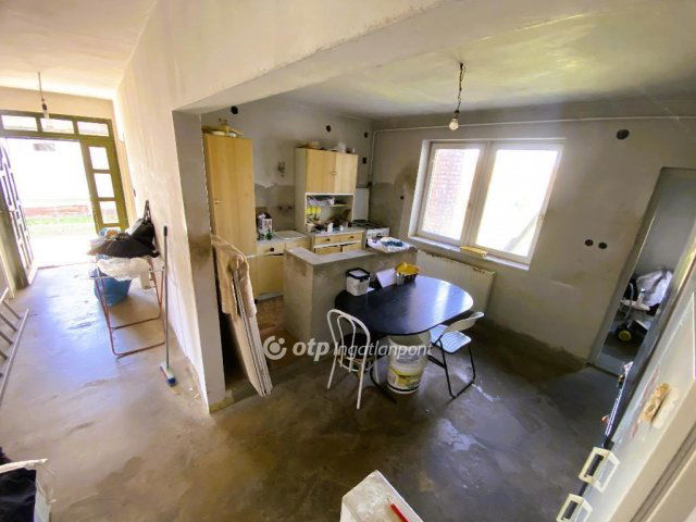 Eladó családi ház, Kisújszálláson 25 M Ft, 3+1 szobás