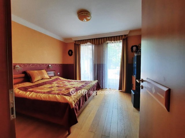 Eladó családi ház, Siófokon 219.9 M Ft, 7 szobás