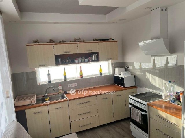 Kiadó családi ház, albérlet, Ebesen 350 E Ft / hó, 5+1 szobás