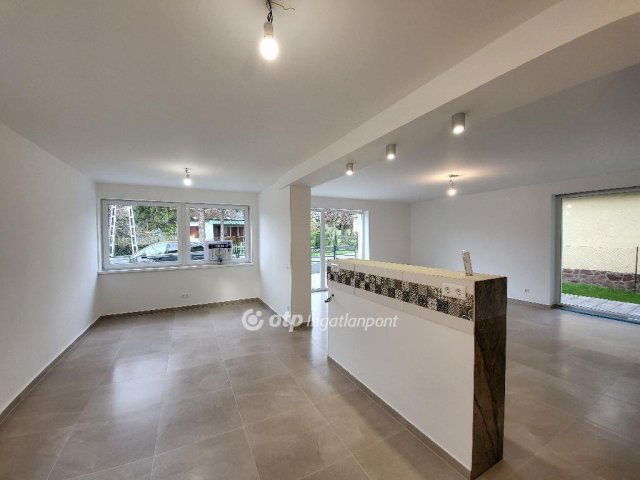 Eladó családi ház, Siófokon 275 M Ft, 8+1 szobás