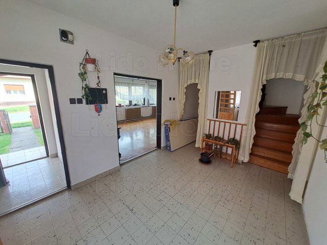 Eladó családi ház, Lentiben 38 M Ft, 8 szobás