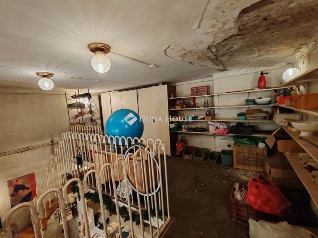 Eladó üzlethelyiség, Budapesten, VI. kerületben 440 M Ft