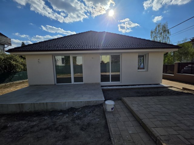 Eladó családi ház, Budapesten, XVI. kerületben, Romhány utcában