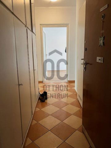 Eladó panellakás, Pécsett 54.99 M Ft, 3 szobás