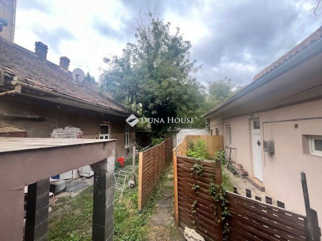 Eladó családi ház, Pécsett, Mártírok útján 19.9 M Ft