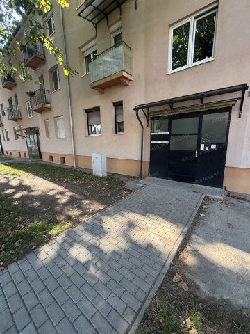Eladó téglalakás, Oroszlányban 33.5 M Ft, 2+1 szobás