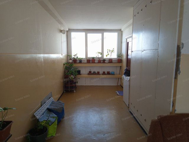 Eladó panellakás, Szolnokon 25.9 M Ft, 3 szobás