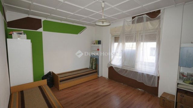 Eladó családi ház, Zalaegerszegen 39.99 M Ft, 5 szobás