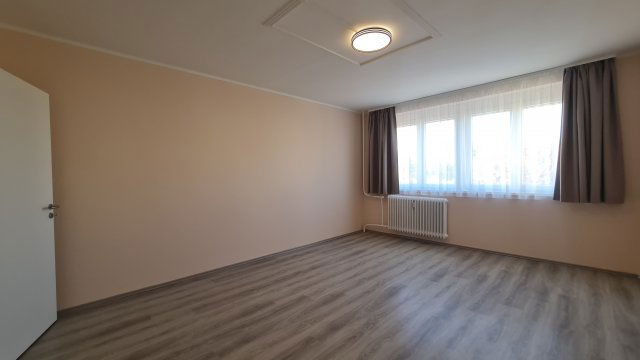 Kiadó panellakás, albérlet, Dunaújvárosban, Mátyás Király úton