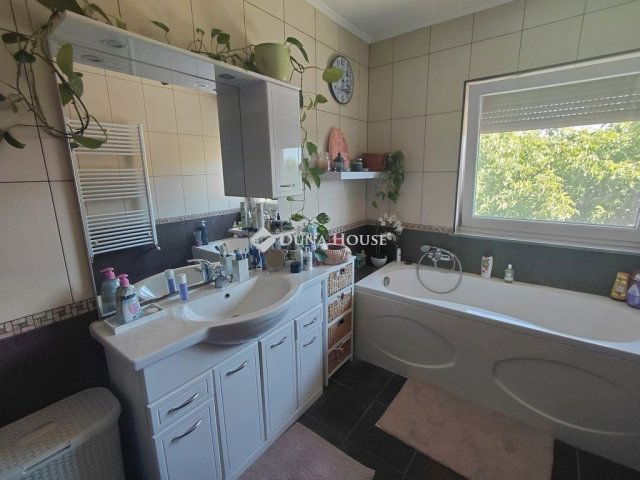 Eladó családi ház, Pomázon 179 M Ft, 5 szobás