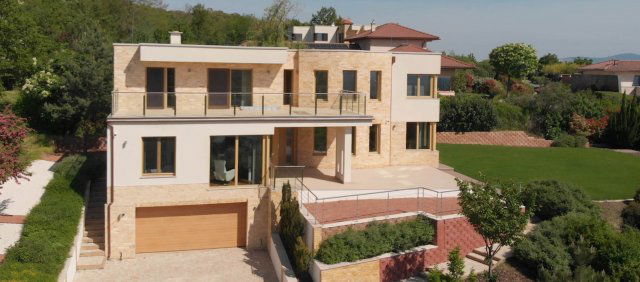 Eladó családi ház, Szentendrén 600 M Ft, 6 szobás