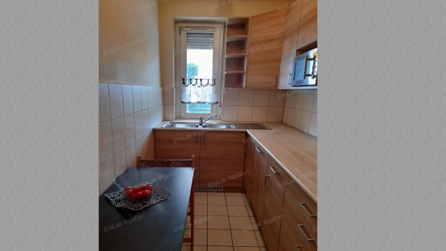 Eladó téglalakás, Győrött 55 M Ft, 2 szobás